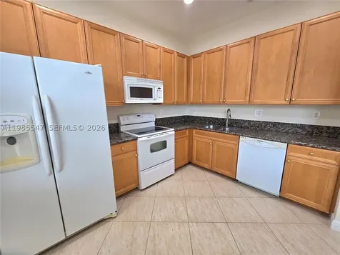 6841 N Lakeside Circle N Davie FL 33314