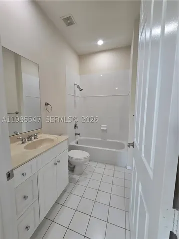 6841 N Lakeside Circle N Davie FL 33314