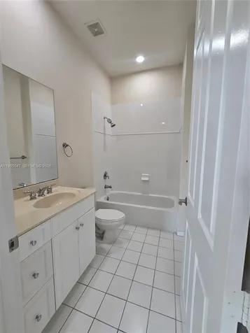 6841 N Lakeside Circle N Davie FL 33314
