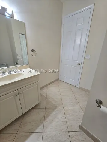 6841 N Lakeside Circle N Davie FL 33314