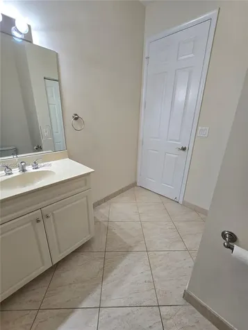 6841 N Lakeside Circle N Davie FL 33314