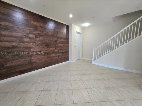 6841 N Lakeside Circle N Davie FL 33314