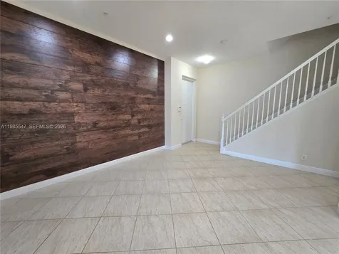 6841 N Lakeside Circle N Davie FL 33314