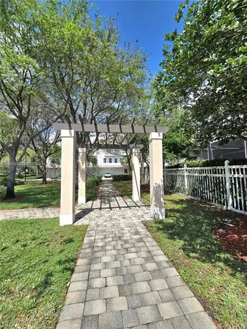 6841 N Lakeside Circle N Davie FL 33314