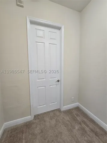 6841 N Lakeside Circle N Davie FL 33314
