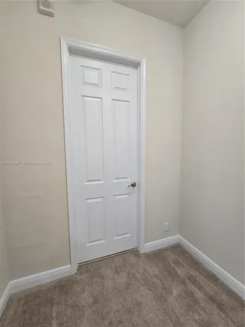 6841 N Lakeside Circle N Davie FL 33314