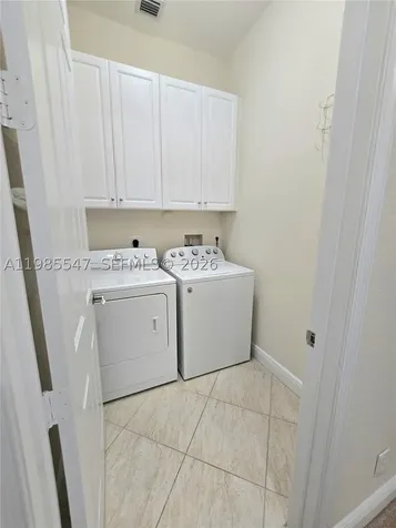 6841 N Lakeside Circle N Davie FL 33314