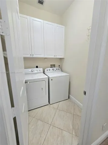 6841 N Lakeside Circle N Davie FL 33314