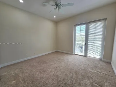 6841 N Lakeside Circle N Davie FL 33314
