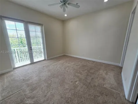 6841 N Lakeside Circle N Davie FL 33314