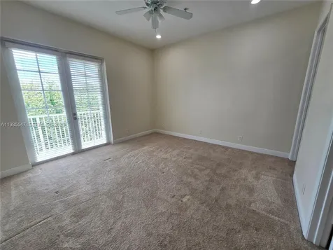 6841 N Lakeside Circle N Davie FL 33314