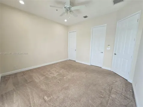 6841 N Lakeside Circle N Davie FL 33314