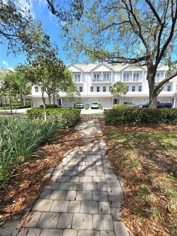 6841 N Lakeside Circle N Davie FL 33314