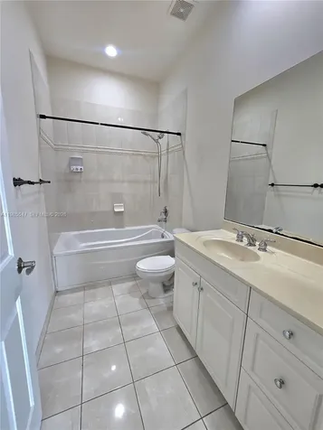 6841 N Lakeside Circle N Davie FL 33314