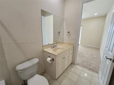 6841 N Lakeside Circle N Davie FL 33314