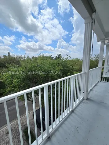 6841 N Lakeside Circle N Davie FL 33314
