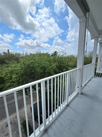 6841 N Lakeside Circle N Davie FL 33314