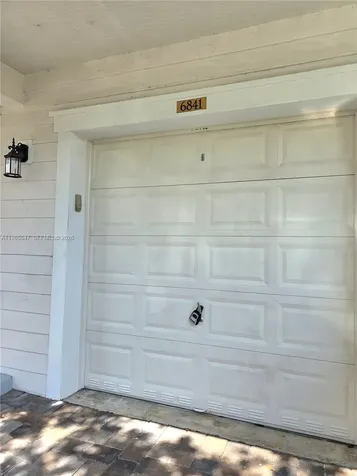 6841 N Lakeside Circle N Davie FL 33314