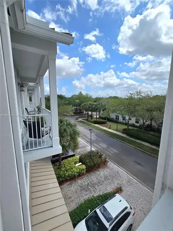 6841 N Lakeside Circle N Davie FL 33314
