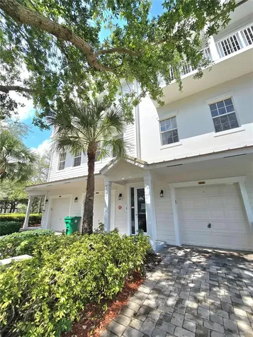 6841 N Lakeside Circle N Davie FL 33314