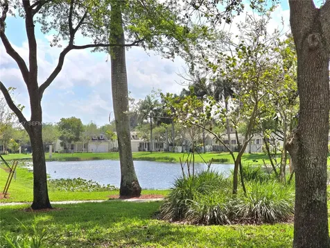 6841 N Lakeside Circle N Davie FL 33314