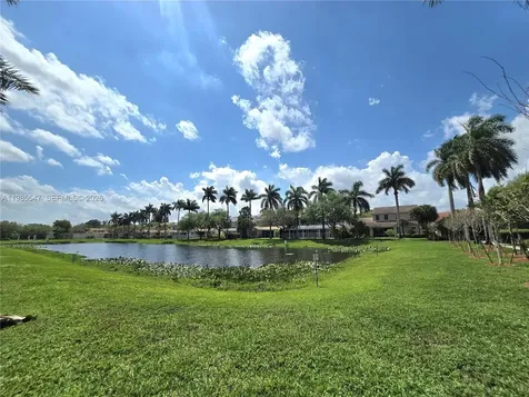 6841 N Lakeside Circle N Davie FL 33314