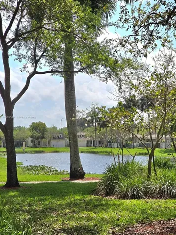 6841 N Lakeside Circle N Davie FL 33314