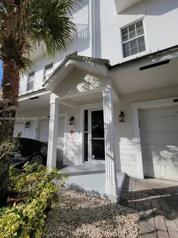 6841 N Lakeside Circle N Davie FL 33314