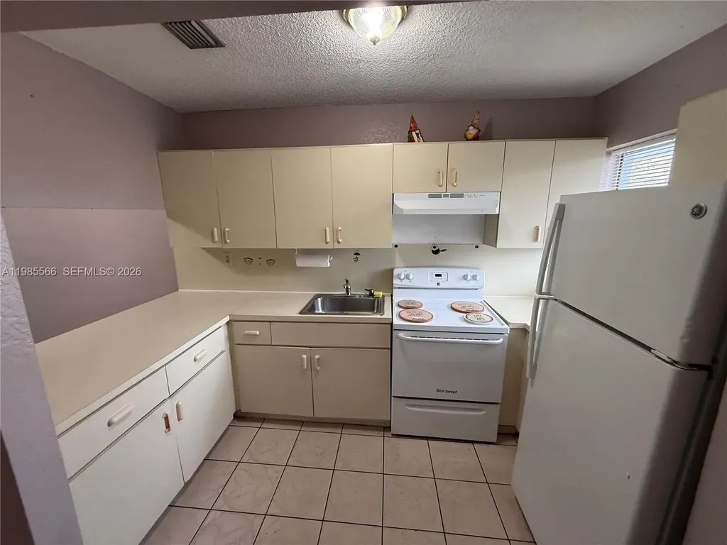 159 W 8th Street Hialeah FL 33010