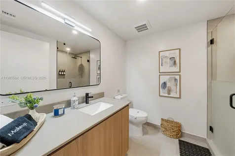 121 NE 5th Miami FL 33132