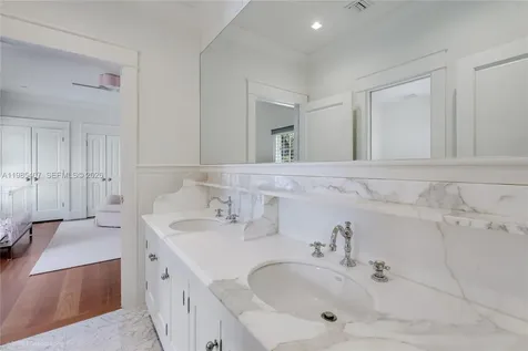 4550 Sunset Drive Coral Gables FL 33143