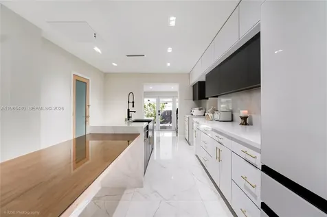 1851 NW 32nd Avenue Miami FL 33125