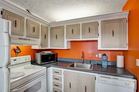 2811 Somerset Drive Lauderdale Lakes FL 33311