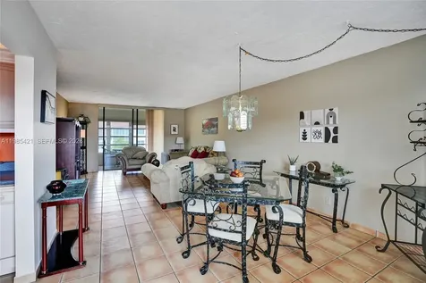 2811 Somerset Drive Lauderdale Lakes FL 33311