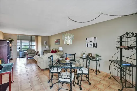 2811 Somerset Drive Lauderdale Lakes FL 33311