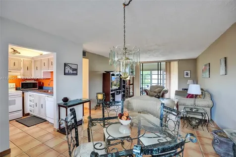 2811 Somerset Drive Lauderdale Lakes FL 33311