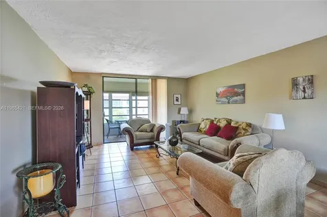 2811 Somerset Drive Lauderdale Lakes FL 33311