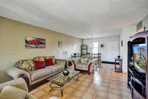 2811 Somerset Drive Lauderdale Lakes FL 33311