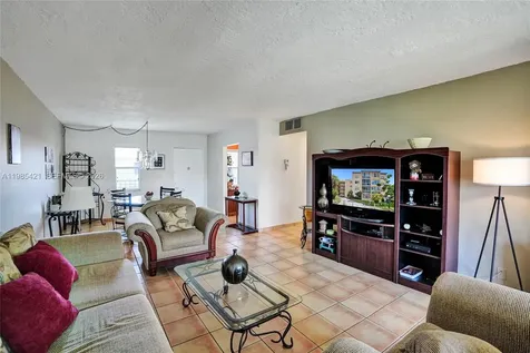 2811 Somerset Drive Lauderdale Lakes FL 33311