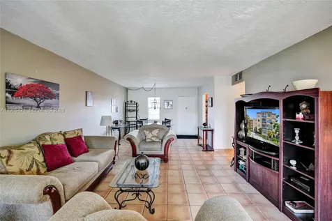 2811 Somerset Drive Lauderdale Lakes FL 33311