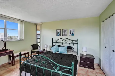 2811 Somerset Drive Lauderdale Lakes FL 33311