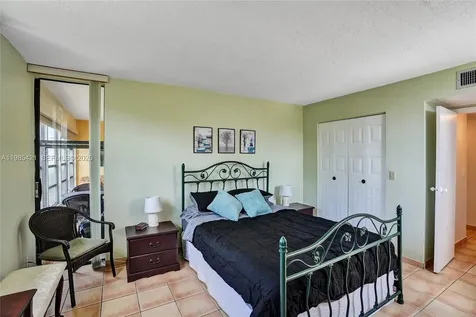 2811 Somerset Drive Lauderdale Lakes FL 33311