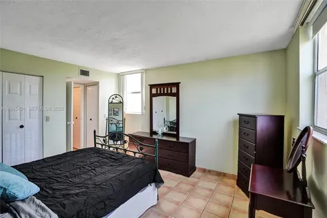 2811 Somerset Drive Lauderdale Lakes FL 33311