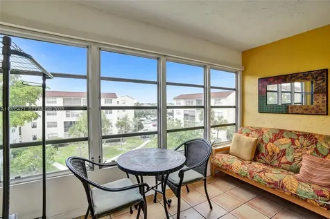 2811 Somerset Drive Lauderdale Lakes FL 33311