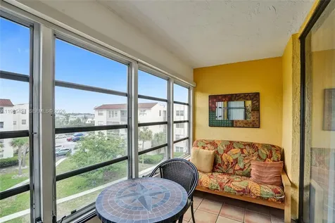 2811 Somerset Drive Lauderdale Lakes FL 33311