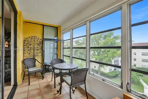 2811 Somerset Drive Lauderdale Lakes FL 33311