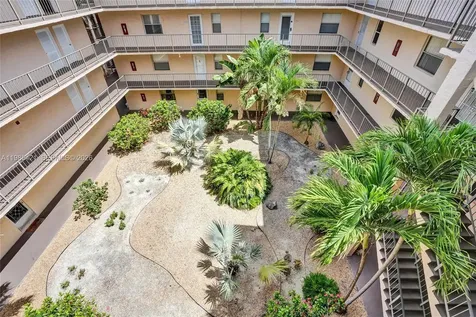 2811 Somerset Drive Lauderdale Lakes FL 33311