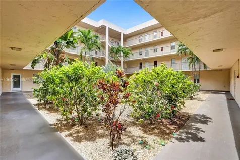 2811 Somerset Drive Lauderdale Lakes FL 33311