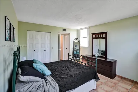 2811 Somerset Drive Lauderdale Lakes FL 33311