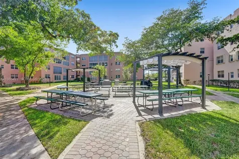 2811 Somerset Drive Lauderdale Lakes FL 33311